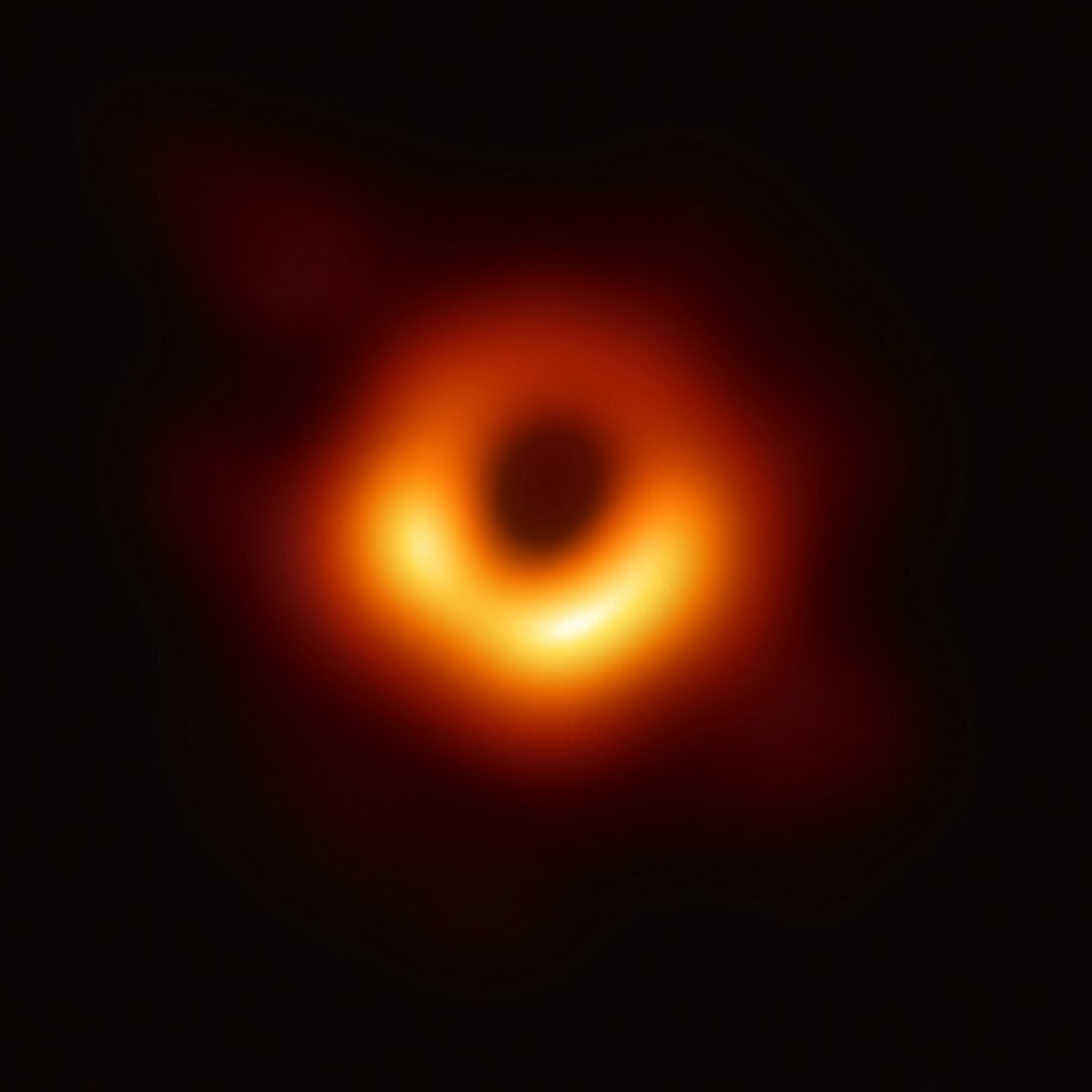 M87 galaksisinin merkezindeki kara deliğin görüntüsü