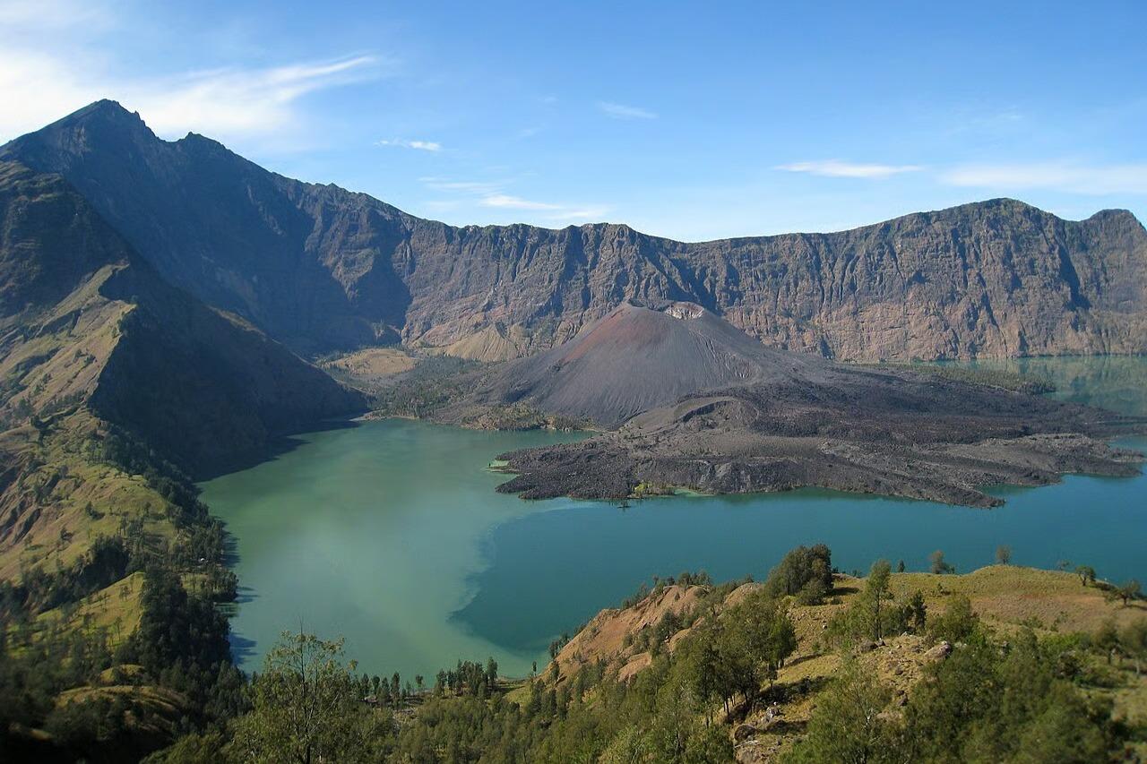 Yanardağdaki uçurumdan düşen turist günlerdir kurtarılmayı bekliyor