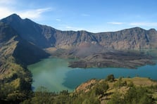 Yanardağdaki uçurumdan düşen turist günlerdir kurtarılmayı bekliyor