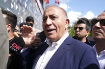 Gürsel Tekin göreve devam edecek