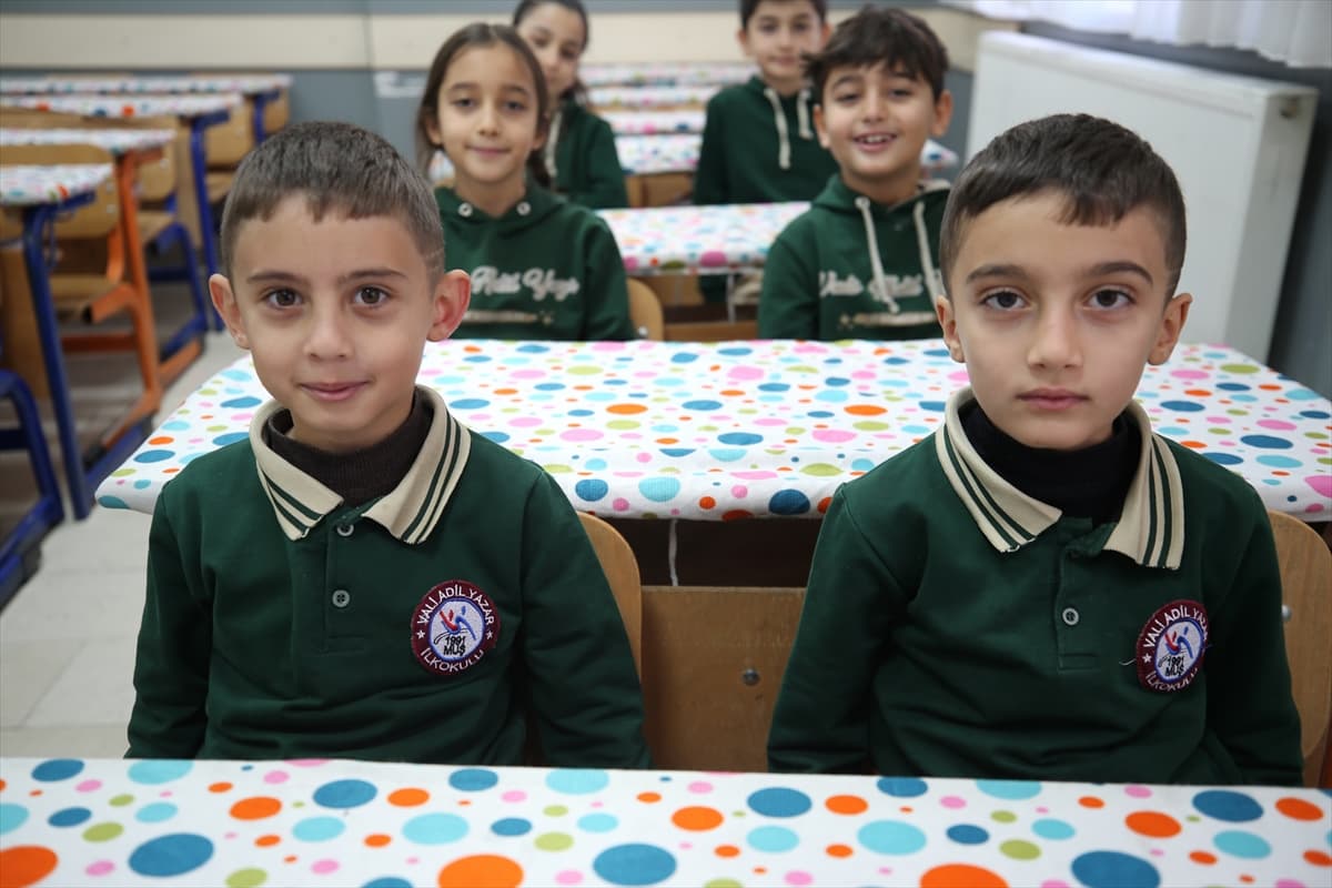 İkizler Okulu'nda eğitim: Öğretmenler ayırt etmekte zorlanıyor