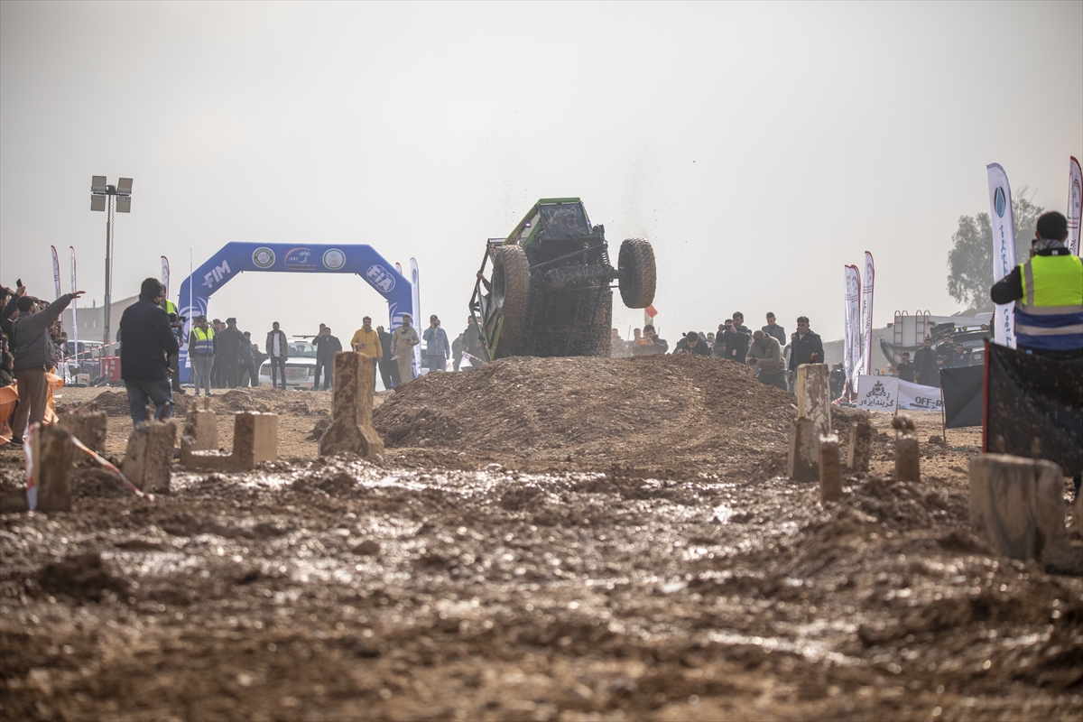Irak'ta Off-Road rüzgarı: Makinanın doğayla savaşı renkli görüntülere sahne oldu