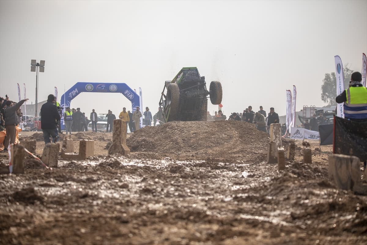 Irak'ta Off-Road rüzgarı: Makinanın doğayla savaşı renkli görüntülere sahne oldu