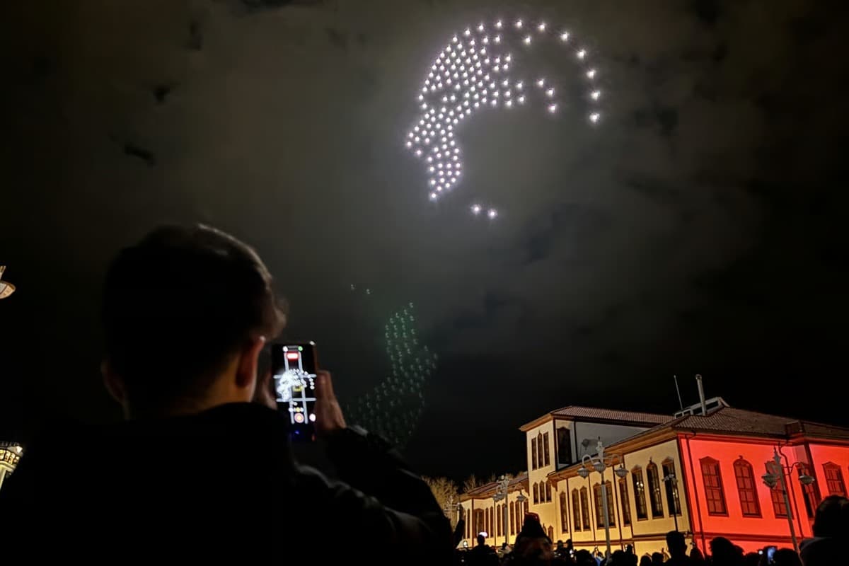 Çankırı'da 23 Nisan coşkusu: Mapping ve dron gösterisiyle kutlandı