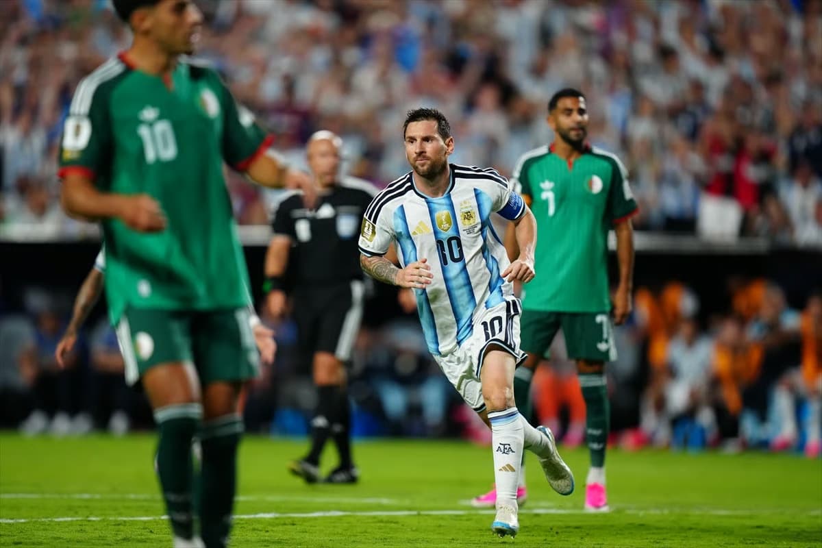 Messi tarihe geçti: Arjantin açılışı 3 puanla yaptı