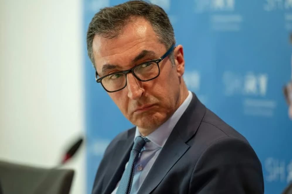 Baden-Württemberg'de Yeşiller birinci çıktı: Cem Özdemir başbakanlığa yaklaştı