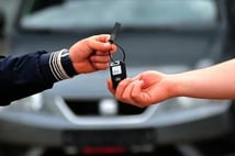 Yeni vergi paketi yürürlüğe girdi: Araç devirlerine harç başladı