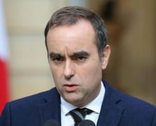 Lecornu kabinesini sunduktan bir gün sonra istifa etti