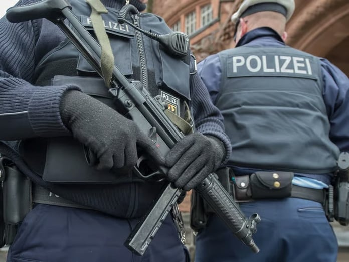 Berlin’den insan kaçakçılığına darbe