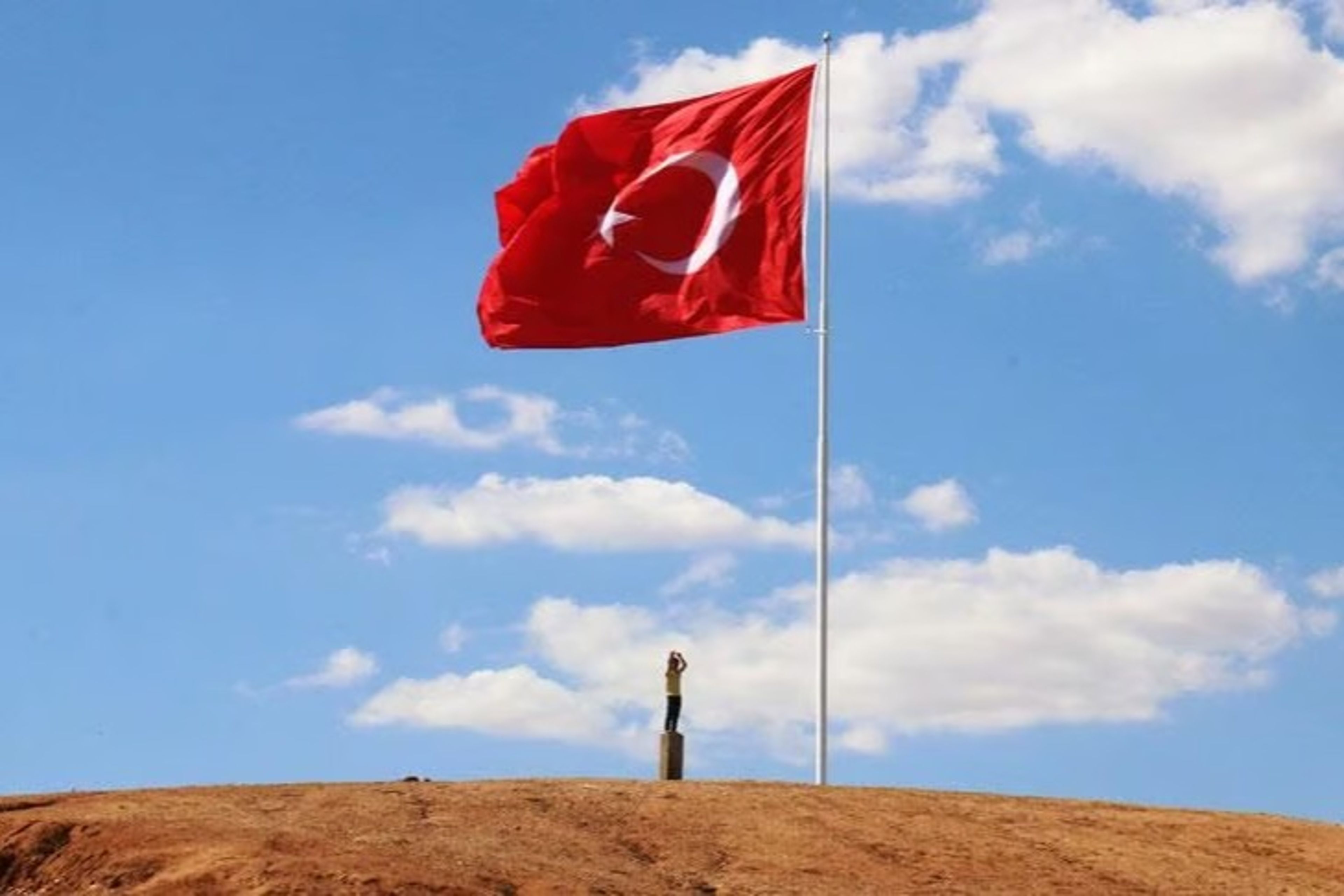 Sınır hattında Türk bayrağına saldırıya 5 gözaltı