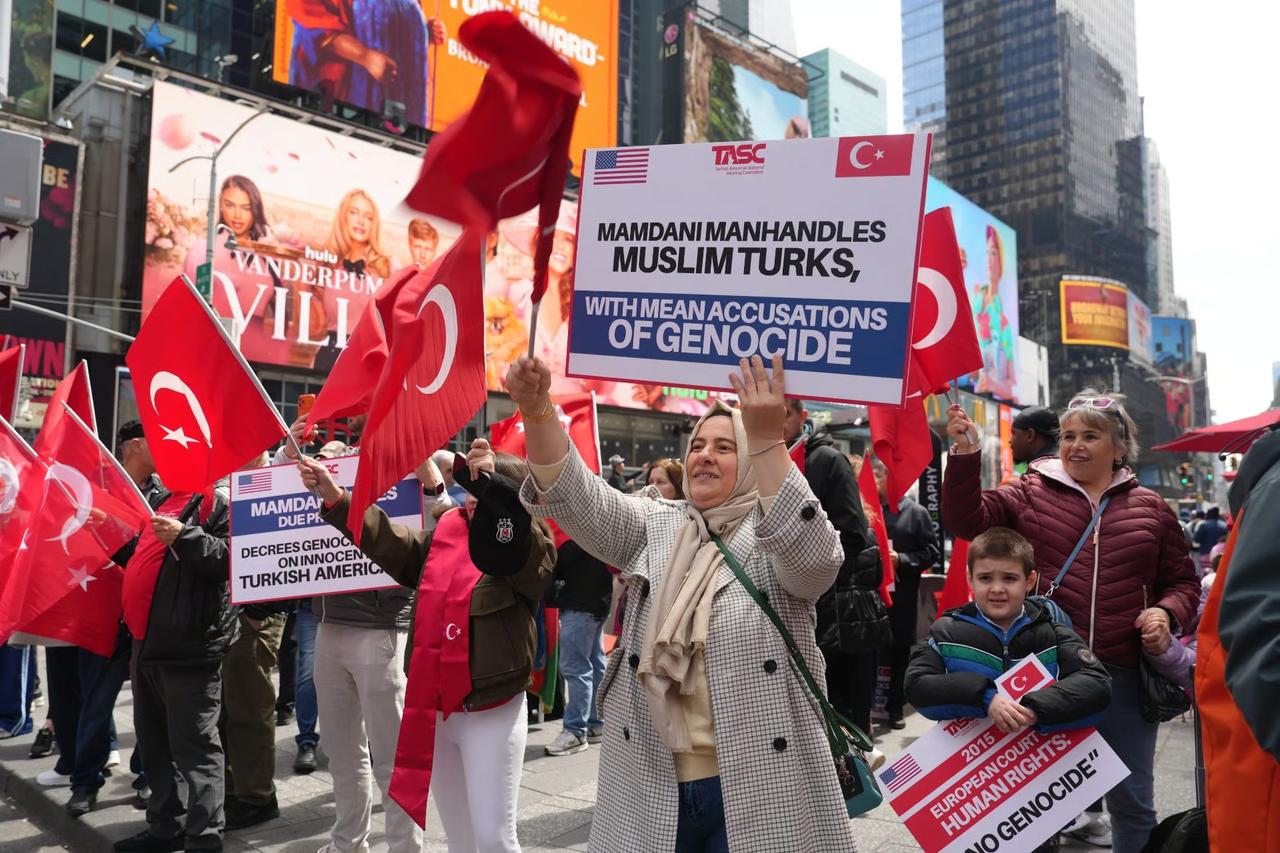 Times Meydanı'nda Ermeni yalanı protestosu