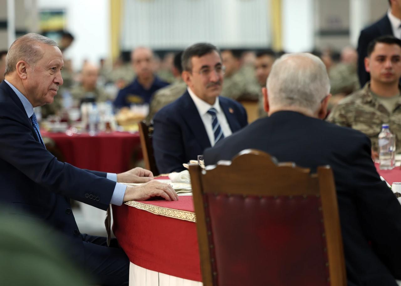 Cumhurbaşkanı Erdoğan Mehmetçik ile buluştu
