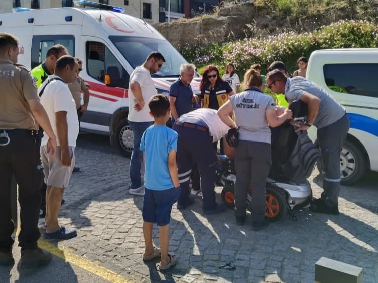 Engelli genç köpek korkusundan kaza yaptı