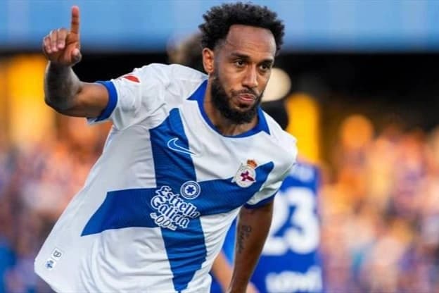 Aubameyang bitiricilik dersi veriyor