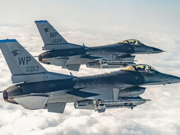 Filipinler Savunma Bakanı, 5,6 milyar dolarlık F-16 alımına mesafeli yaklaşıyor