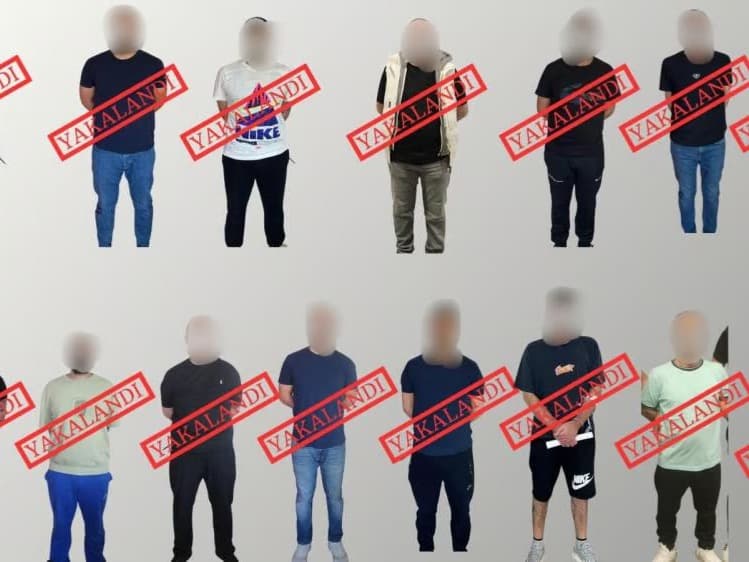 13 Kırmızı bültenli suçlu Türkiye'ye getirildi