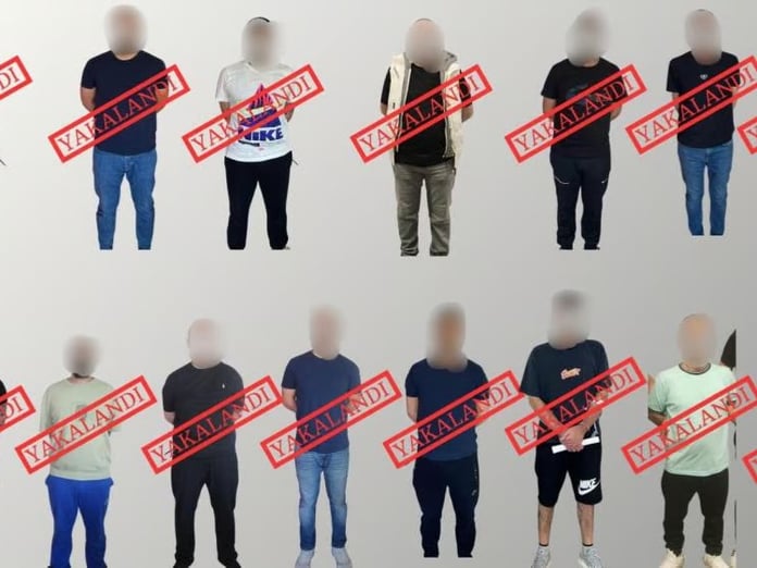 Kırmızı bültenle aranan 13 suçlu Türkiye'ye getirildi