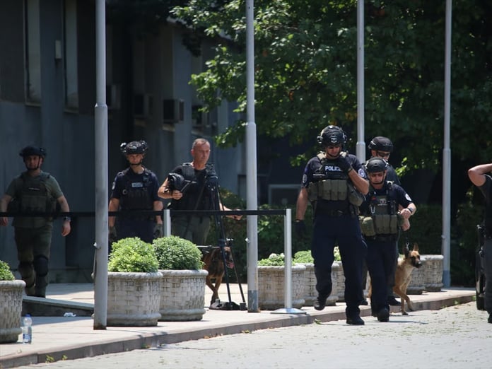 Bomba ihbarı yapılan Kosova Meclisi tahliye edildi