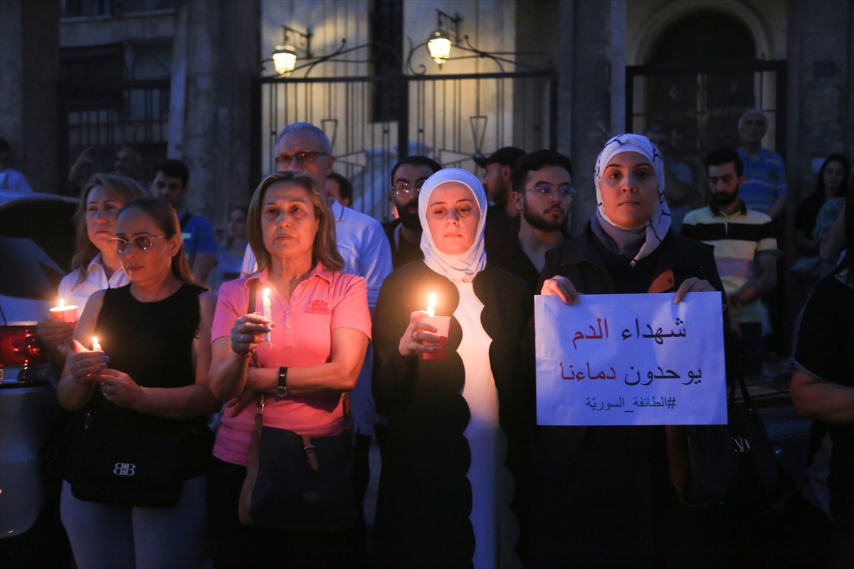 Terör saldırısına uğrayan kilise için dayanışma nöbeti