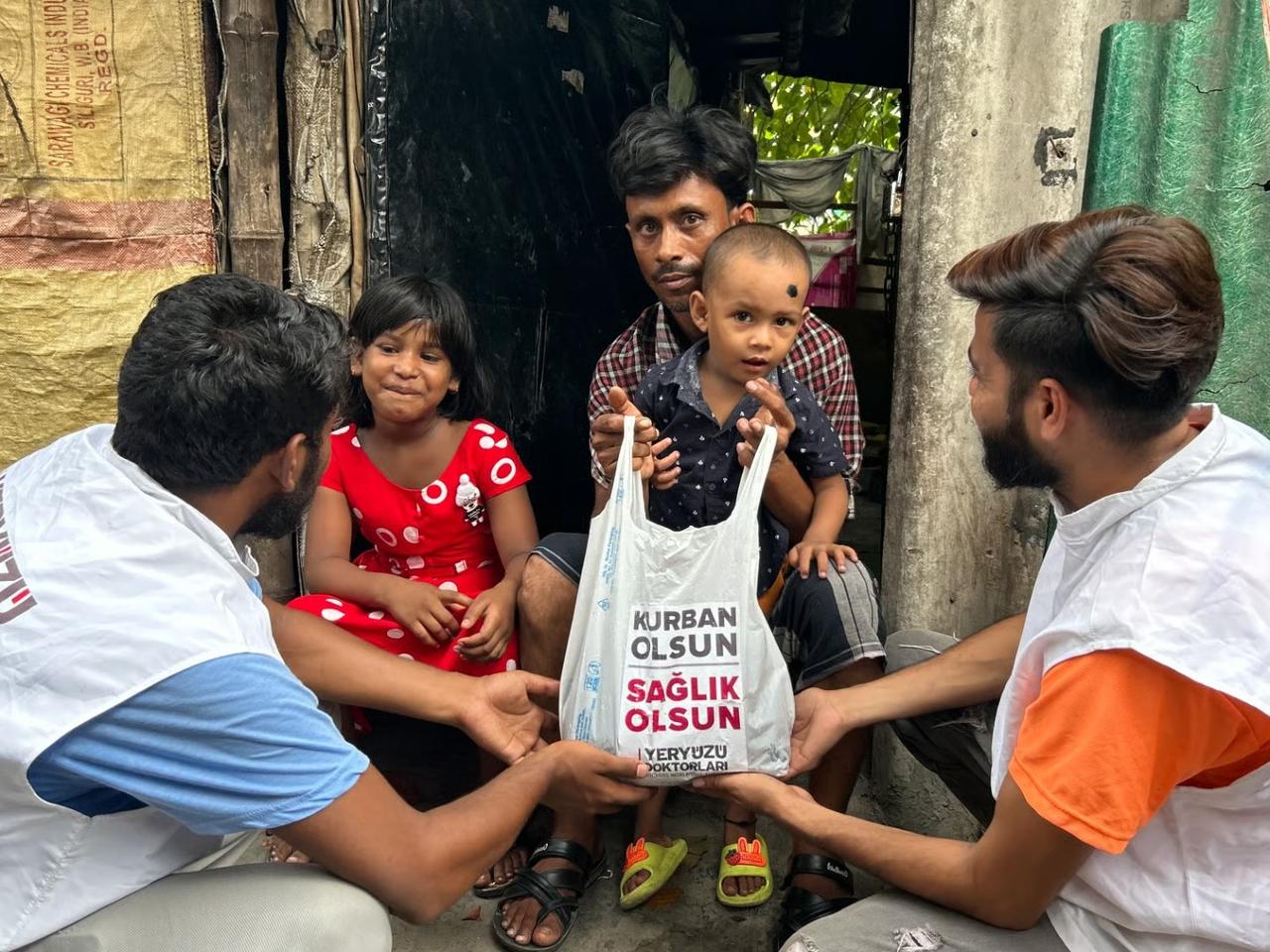 Kurban bağışlarıyla 3 kıtada umut olacaklar