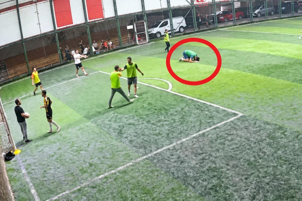 Halı saha maçında feci olay! 