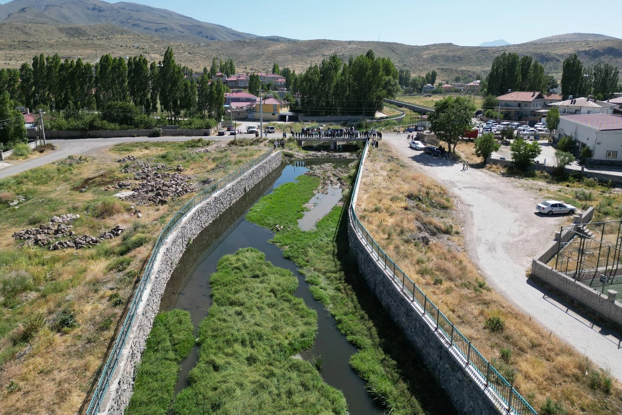 Melendiz Çayı'na karışan kanalizasyon suyu tehlike saçıyor