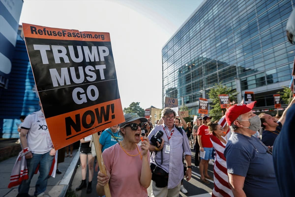 Washington'da Trump karşıtı protesto