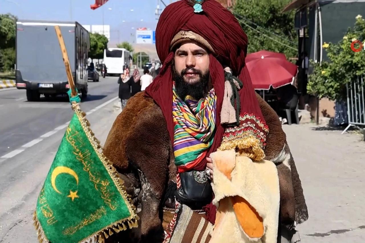 Cumhurbaşkanı’nı görmek için Konya'dan Ahlat'a geldi