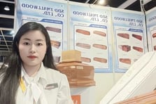 Çinli kadın öğretmenliği bırakarak Avrupa’ya tabut satmaya başladı