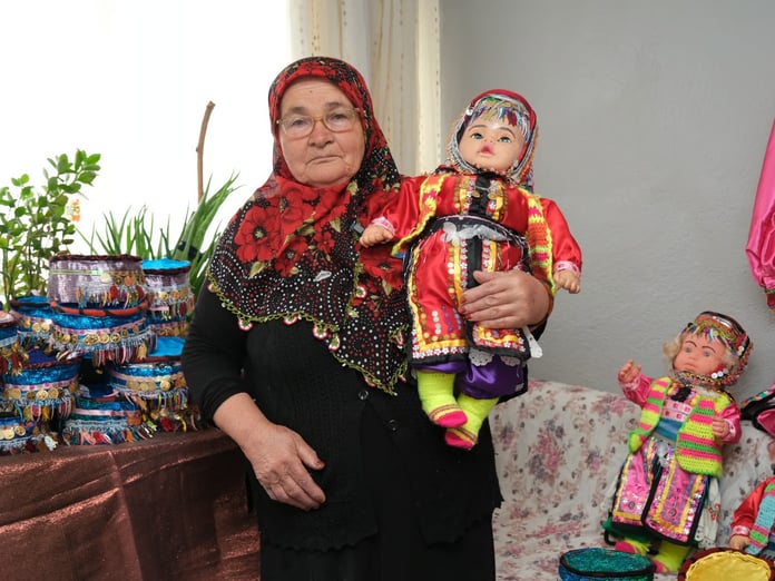 Bursa’nın yaşayan hazinesi: "Üç etek" geleneğini oyuncak bebeklerle yaşatıyor