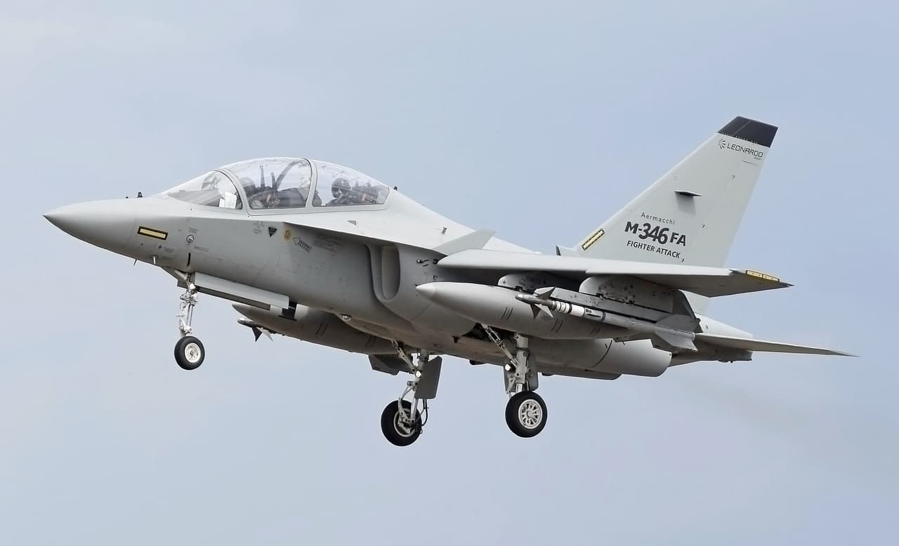 Leonardo M-346