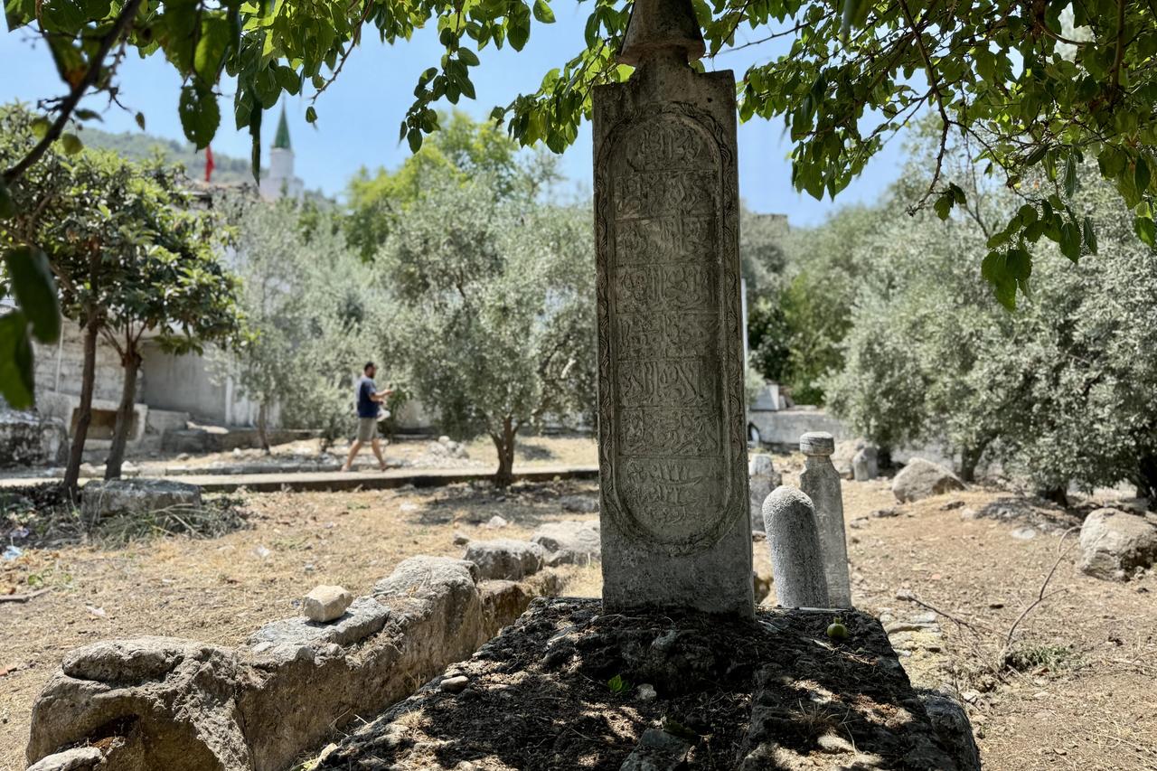  Fethiye'deki türbede tarihi mezarlar restore edilecek