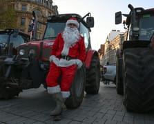 İngiltere'de çiftçiler hükümete karşı sokağa çıktı