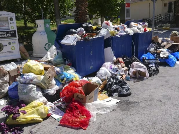 İzmir'de belediye krizi büyüyor