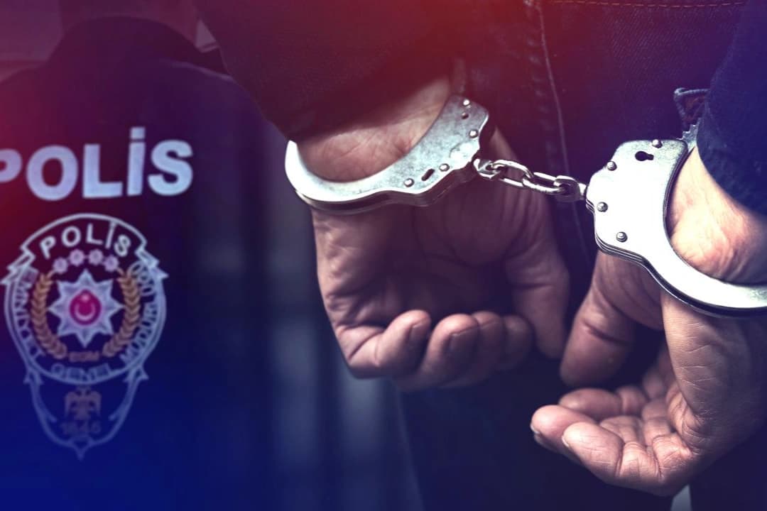 Hastalarından 'bıçak parası' aldığı iddia edilen doktor tutuklandı