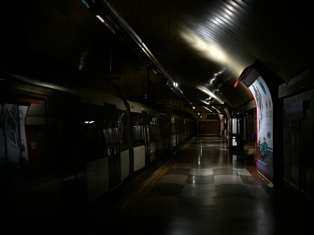 İspanya ve Portekiz'de elektrik kesintisi hayatı felç etti