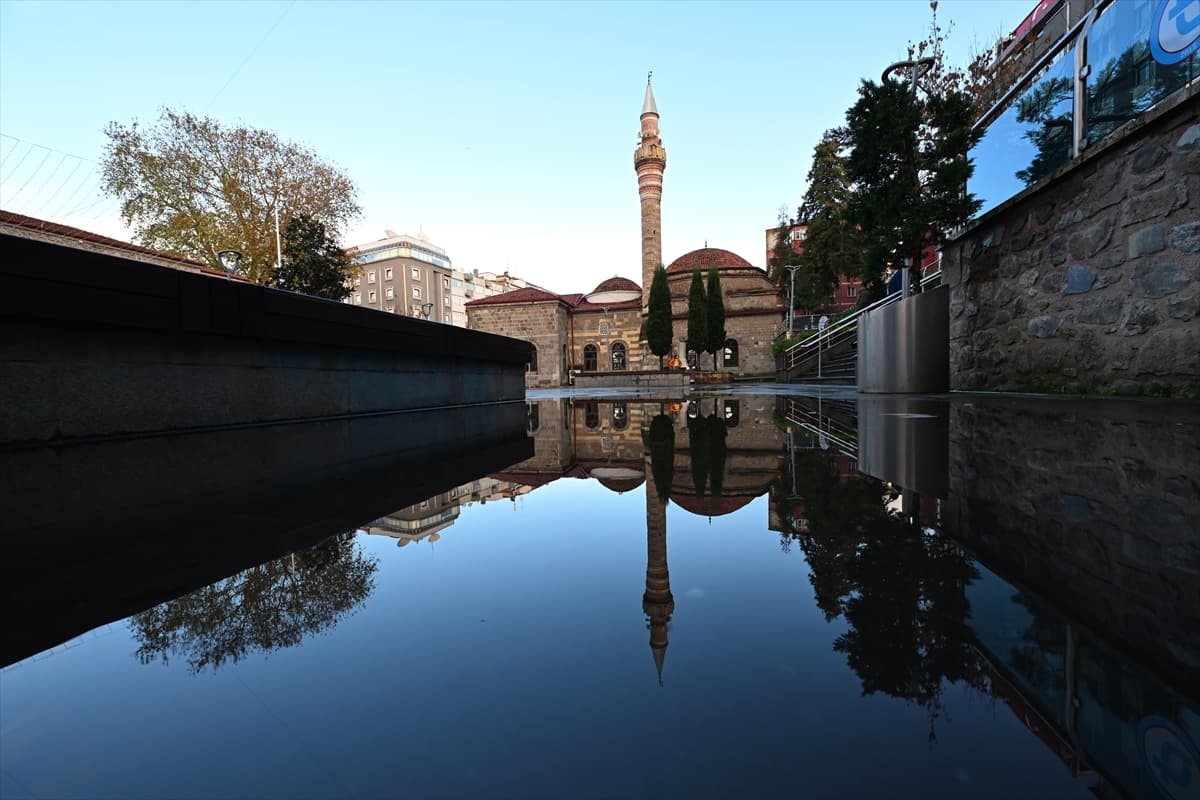 Trabzon sokaklarının sudaki izleri 