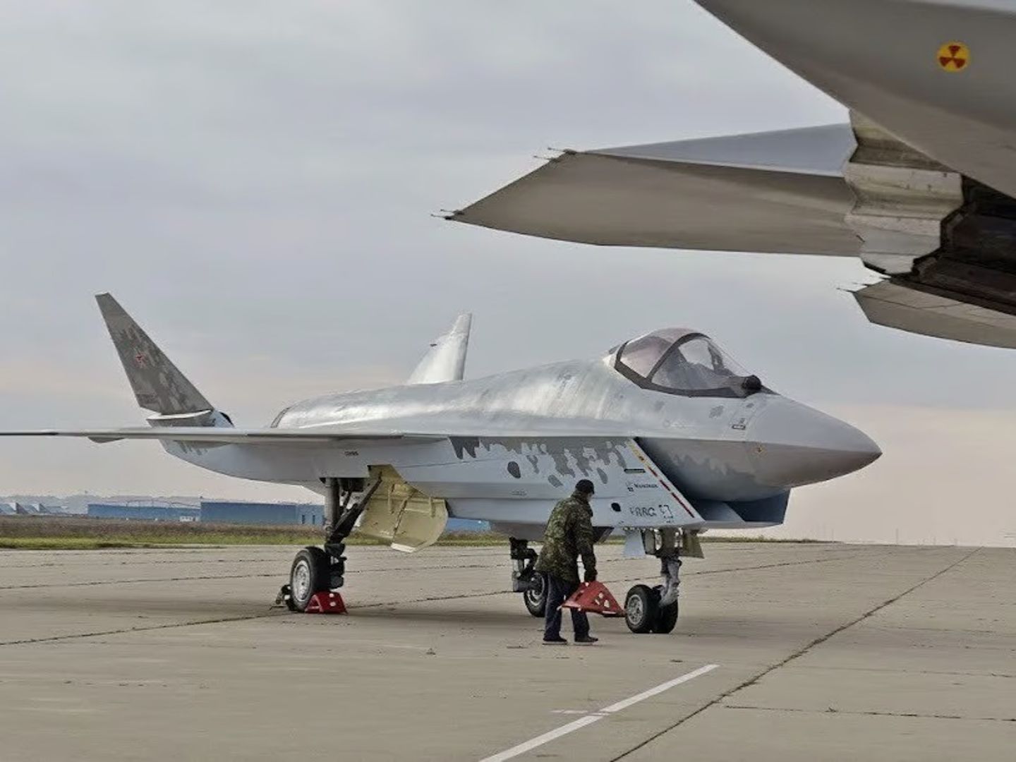 Rusya, Su-75 Checkmate'in ilk uçuş prototipinin üretimine başladı