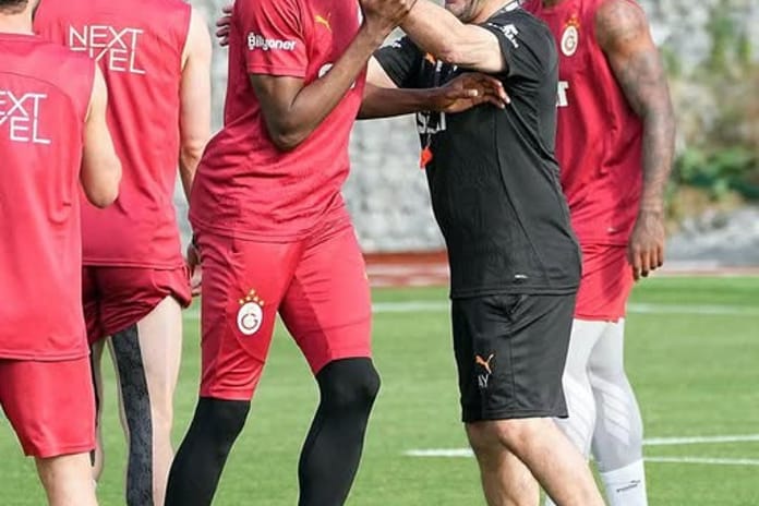 Osimhen, Okan Buruk'u yakalamaya hazırlanıyor