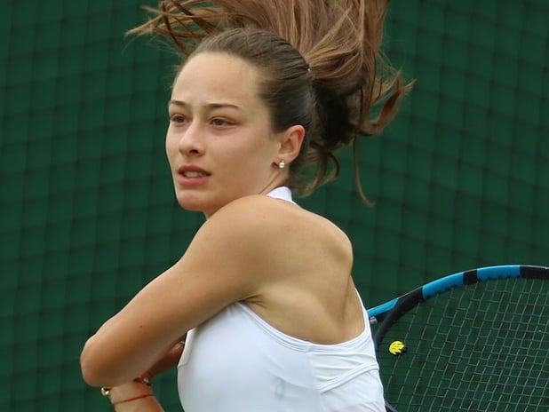 Wimbledon'da Türk zaferi: Zeynep Sönmez, dünya 32 numarasını eleyerek 75 yıllık hasreti bitirdi