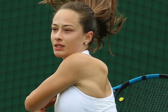 Wimbledon'da Türk zaferi: Zeynep Sönmez, dünya 32 numarasını eleyerek 75 yıllık hasreti bitirdi