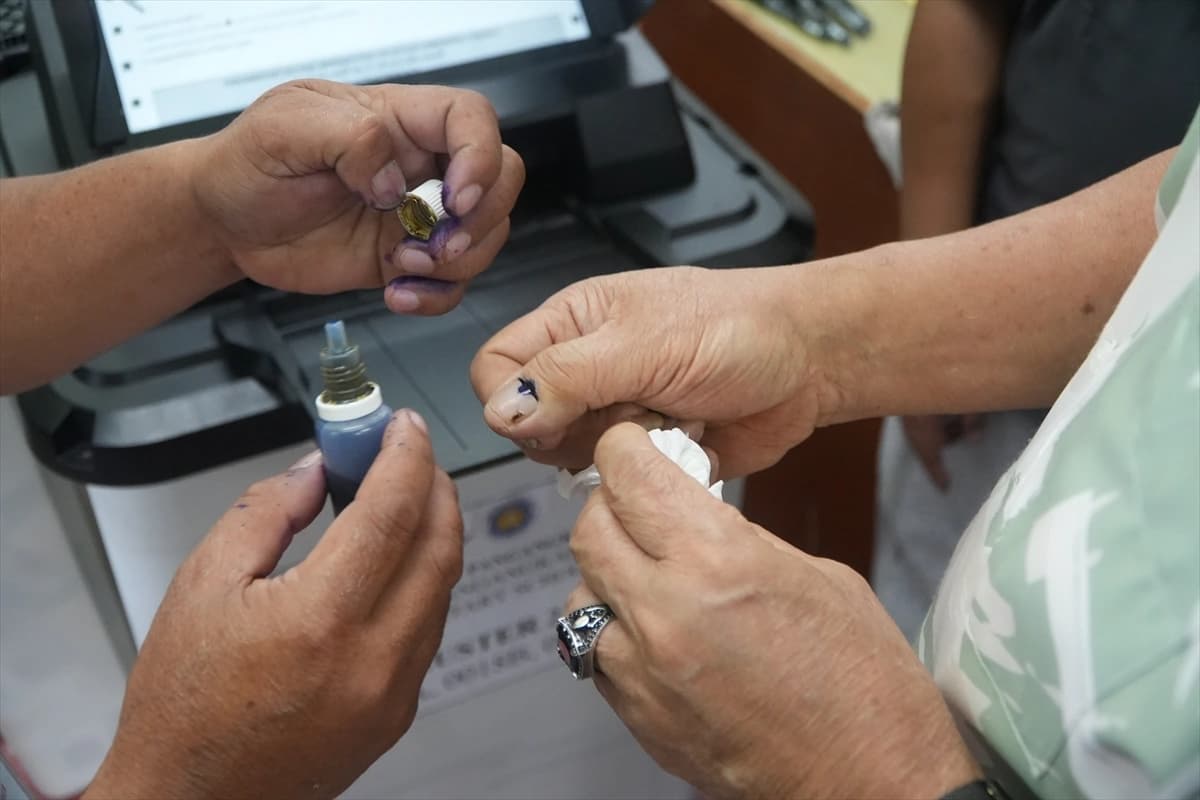 Filipinler'in güneyinde Moro halkı özerklik sonrası bölgede ilk kez sandık başına gitti