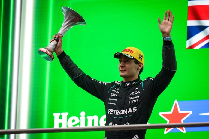 Mercedes dominasyonu ve Russell liderliği