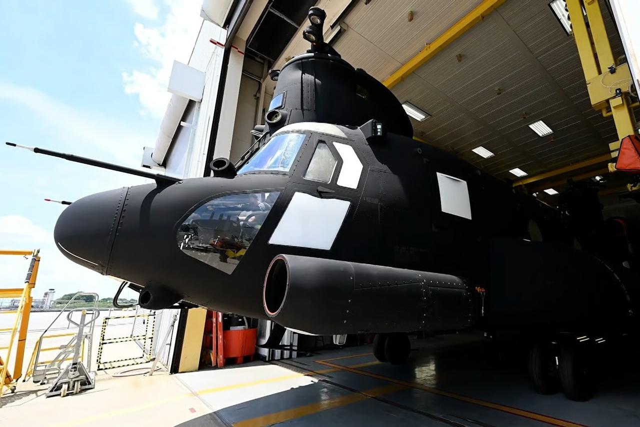 Boeing, Birleşik Krallık için üretilen ilk CH-47F Chinook Block II'nin gövde montajını tamamladı