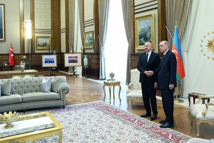 Arab News: Azerbaycan-Rusya gerilimi ve Türkiye'nin dengeleyici rolü