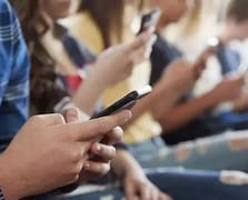 Lise öğrencilerine cep telefonu yasağı getirdiler