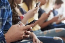 Lise öğrencilerine cep telefonu yasağı getirdiler