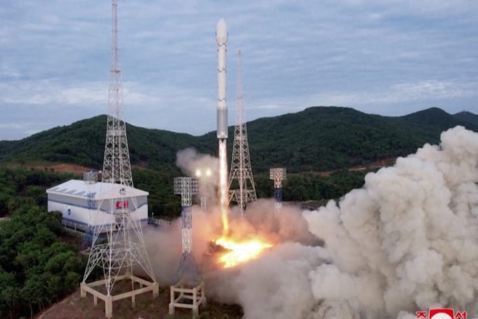 Kuzey Kore, ihracat amaçlı test kapsamında kısa menzilli balistik füzeler fırlattı