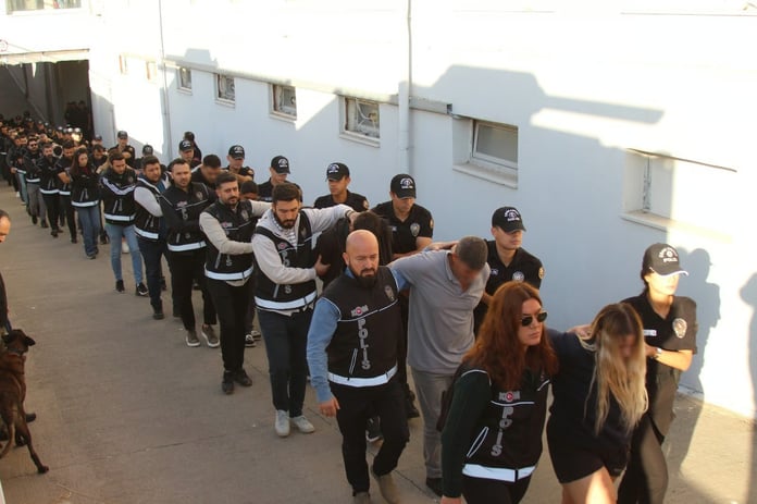 Bayğaralar suç örgütüne büyük darbe: 96 zanlı tutuklandı 