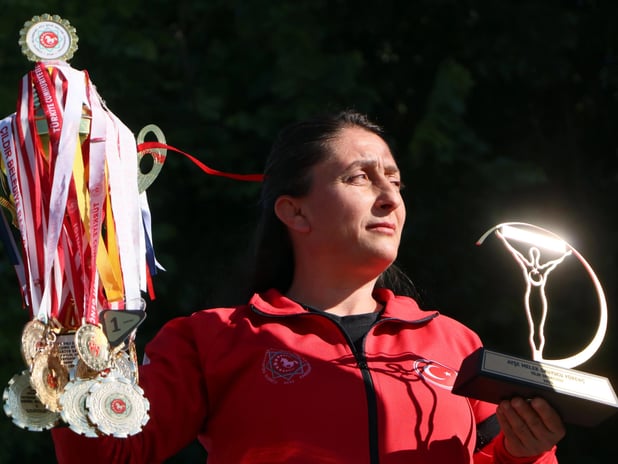 Sınıf öğretmenliğinden Dünya şampiyonluğuna: Judo kariyerinden atlı okçuluğa geçen Ayşe Melek Öğretmen, 'Yılın Sporcusu' seçildi